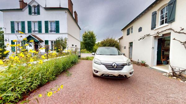 MAISON BOURGEOISE  229 M2 + dépendance 155 m2 PRIX  467900