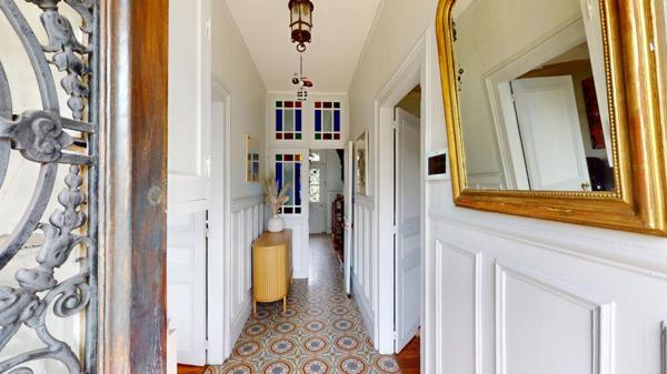 MAISON BOURGEOISE  229 M2 + dépendance 155 m2 PRIX  467900