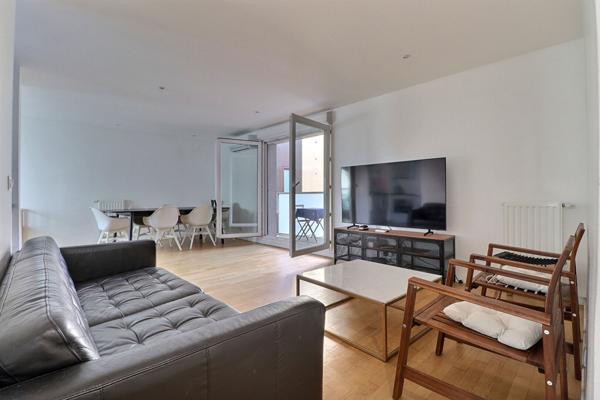 4 pièces traversant, balcon  2 parkings, à deux pas des transports et du Campus Condorcet