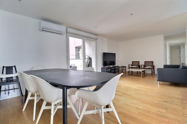 4 pièces traversant, balcon  2 parkings, à deux pas des transports et du Campus Condorcet