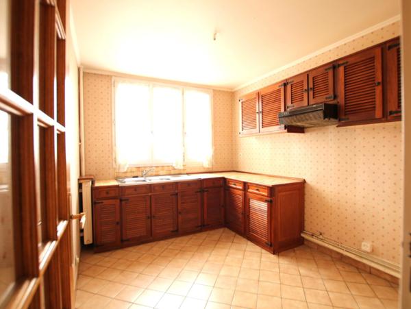 Appartement de trois pièces dans une résidence ravalée en 2021!!