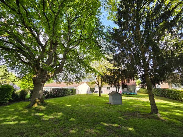 Maison à vendre à Saint-Saturnin : 4 chambres, grand jardin, idéale pour une famille
