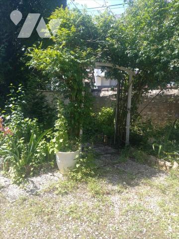 QUARTIER HAUT DES CHAPRAIS Maison sur terrain arboré