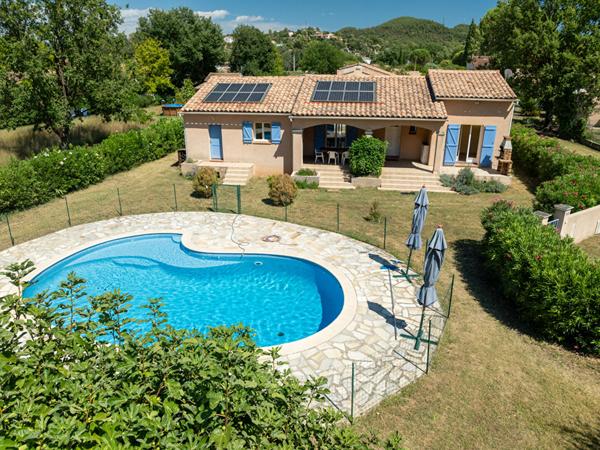 À VENDRE EN EXCLUSIVITÉ Maison de plain-pied à VIDAUBAN - Piscine - Double garage - Panneaux photovoltaïques