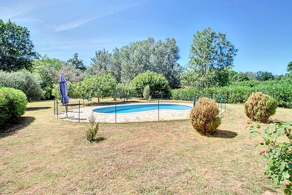 À VENDRE EN EXCLUSIVITÉ Maison de plain-pied à VIDAUBAN - Piscine - Double garage - Panneaux photovoltaïques