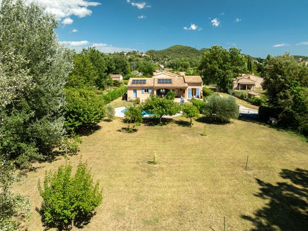 À VENDRE EN EXCLUSIVITÉ Maison de plain-pied à VIDAUBAN - Piscine - Double garage - Panneaux photovoltaïques