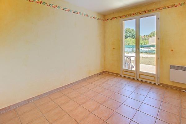 À VENDRE EN EXCLUSIVITÉ Maison de plain-pied à VIDAUBAN - Piscine - Double garage - Panneaux photovoltaïques