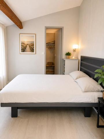 APT MEUBLE  1 CHAMBRE- BALCON – PARKING