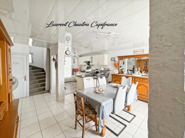 Maison familiale avec piscine et grande terrasse couverte - MARSAC SUR L'ISLE (24)