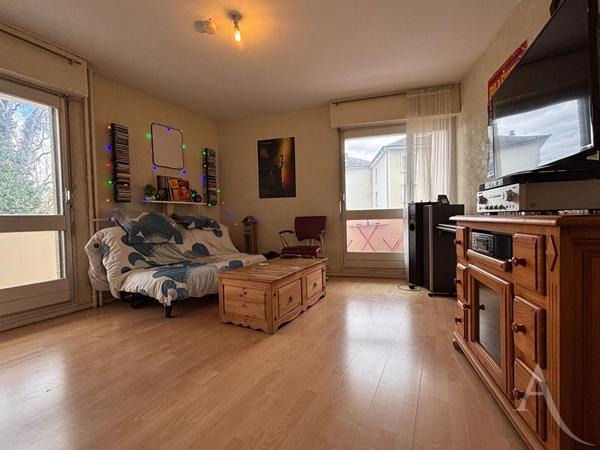 Proche centre-ville de BOURGES, Appartement 1 pièce avec balcons et cave