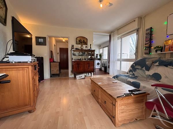 Proche centre-ville de BOURGES, Appartement 1 pièce avec balcons et cave