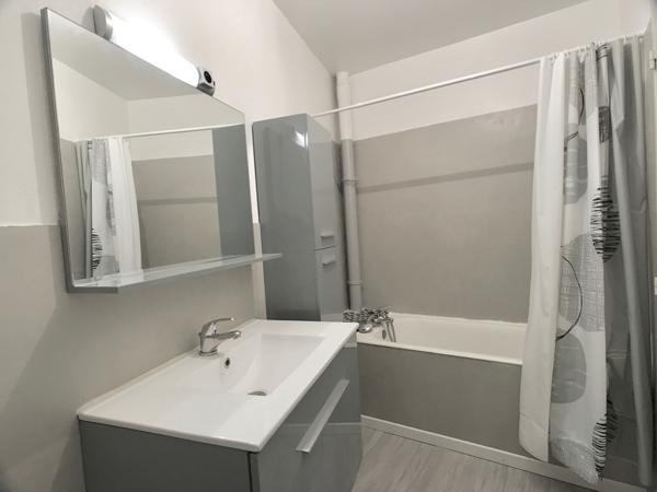 Proche centre-ville de BOURGES, Appartement 1 pièce avec balcons et cave