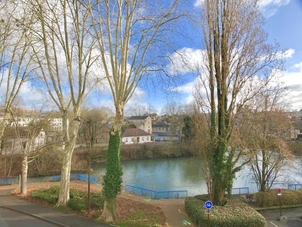 Proche centre-ville de BOURGES, Appartement 1 pièce avec balcons et cave
