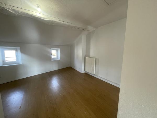 Maison de village de type 5 avec cour Bram (11150)