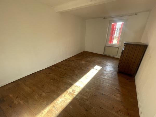 Maison de village de type 5 avec cour Bram (11150)