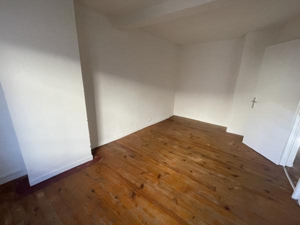 Maison de village de type 5 avec cour Bram (11150)