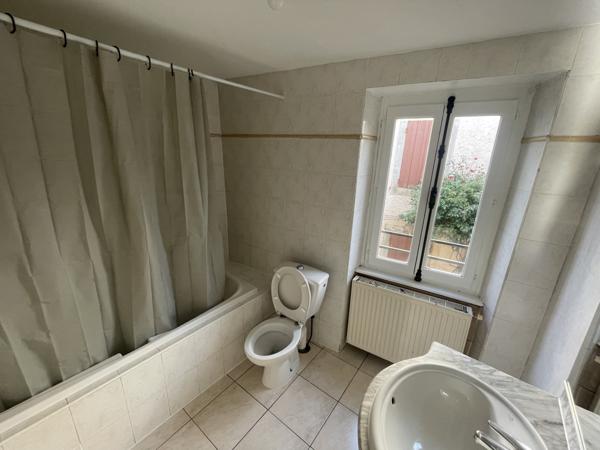 Maison de village de type 5 avec cour Bram (11150)