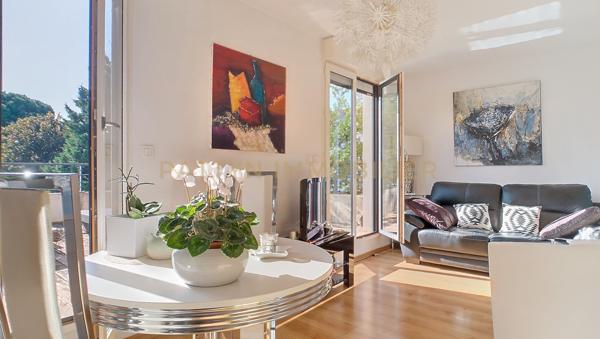 Saint-Romain-au-Mont-d'Or (69270) Duplex lumineux avec 48 m² d’extérieurs – esprit maison sur les hauteurs de Collonges-au-Mont-d’Or