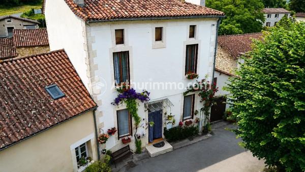 Vente                                                      Maison de village
                        
                     4 pièces                      85 m2                     à Saint-Astier