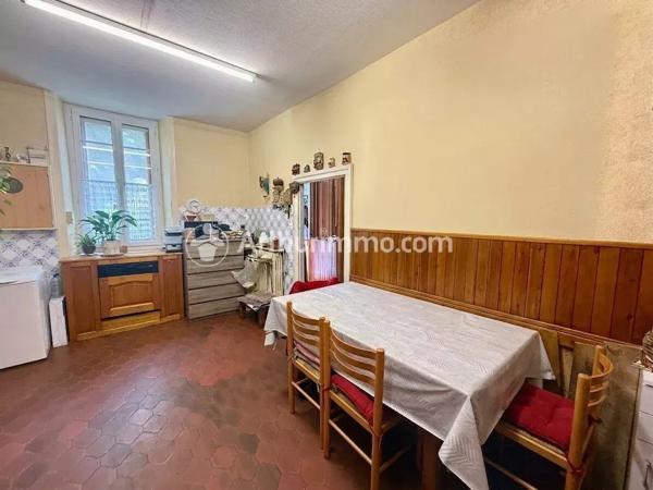 Vente                                                      Maison de village
                        
                     4 pièces                      85 m2                     à Saint-Astier