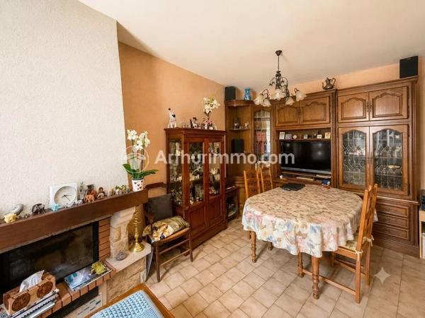 Vente                                                      Maison de village
                        
                     4 pièces                      85 m2                     à Saint-Astier