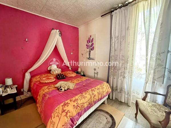 Vente                                                      Maison de village
                        
                     4 pièces                      85 m2                     à Saint-Astier