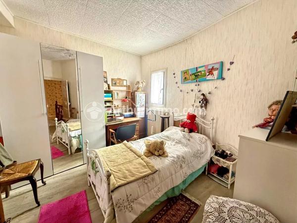 Vente                                                      Maison de village
                        
                     4 pièces                      85 m2                     à Saint-Astier