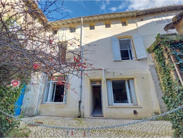 Tarascon (13150) Maison de ville aux beaux volumes proche Théatre