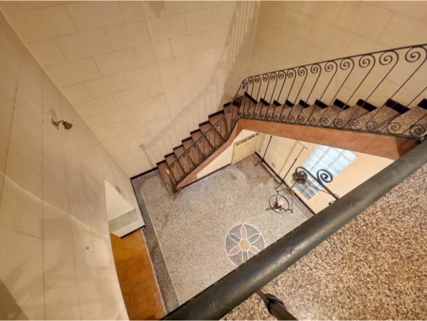 Tarascon (13150) Maison de ville aux beaux volumes proche Théatre