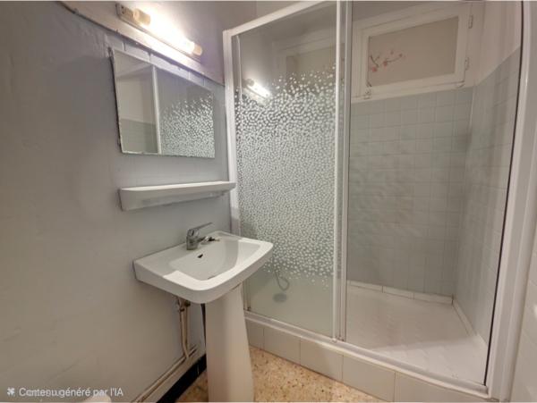 Tarascon (13150) Maison de ville aux beaux volumes proche Théatre