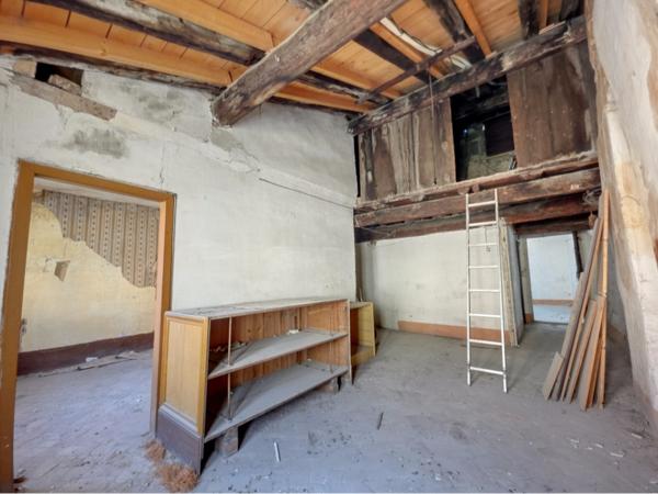 Tarascon (13150) Maison de ville aux beaux volumes proche Théatre