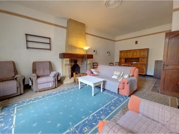 Tarascon (13150) Maison de ville aux beaux volumes proche Théatre