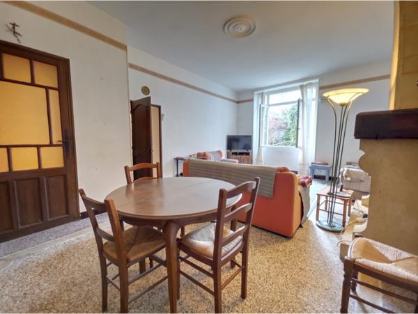 Tarascon (13150) Maison de ville aux beaux volumes proche Théatre