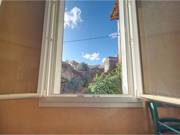 Tarascon (13150) Maison de ville aux beaux volumes proche Théatre