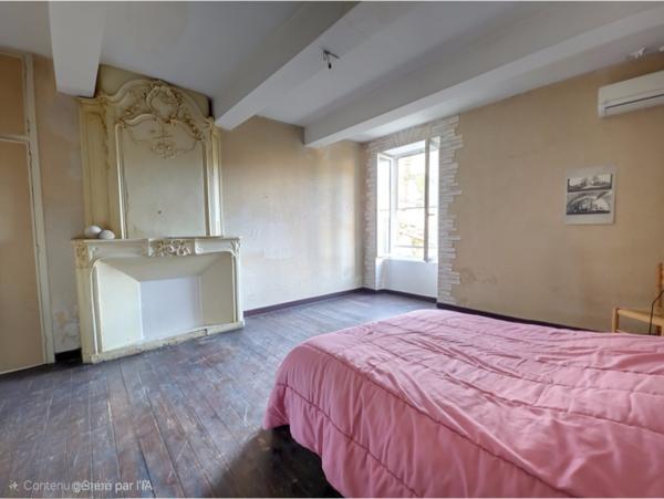 Tarascon (13150) Maison de ville aux beaux volumes proche Théatre