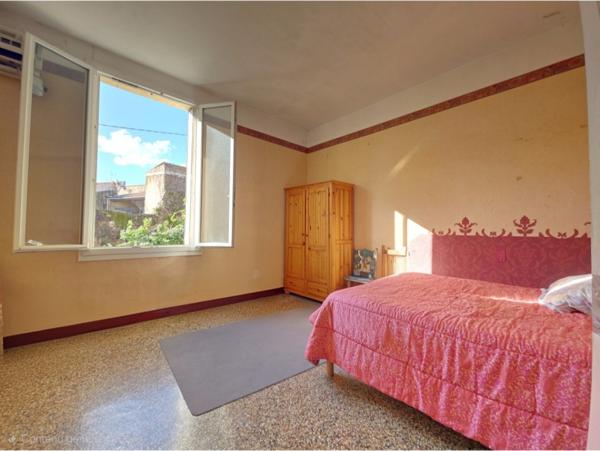 Tarascon (13150) Maison de ville aux beaux volumes proche Théatre