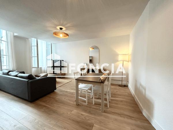 Location Appartement meublé 2 pièces 46 m² - Rochefort 17300