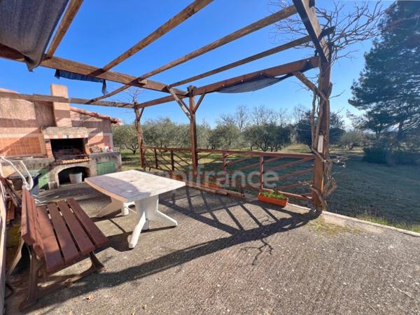 À vendre charmant Cabanon/Mazet provençal avec oliveraie sur 4000m2 de terre – proche de Manosque et Pierrevert