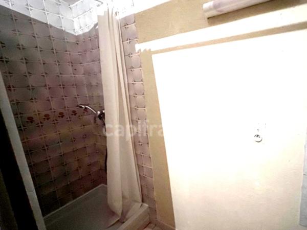 À vendre charmant Cabanon/Mazet provençal avec oliveraie sur 4000m2 de terre – proche de Manosque et Pierrevert