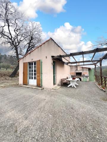 À vendre charmant Cabanon/Mazet provençal avec oliveraie sur 4000m2 de terre – proche de Manosque et Pierrevert