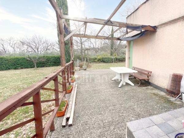 À vendre charmant Cabanon/Mazet provençal avec oliveraie sur 4000m2 de terre – proche de Manosque et Pierrevert