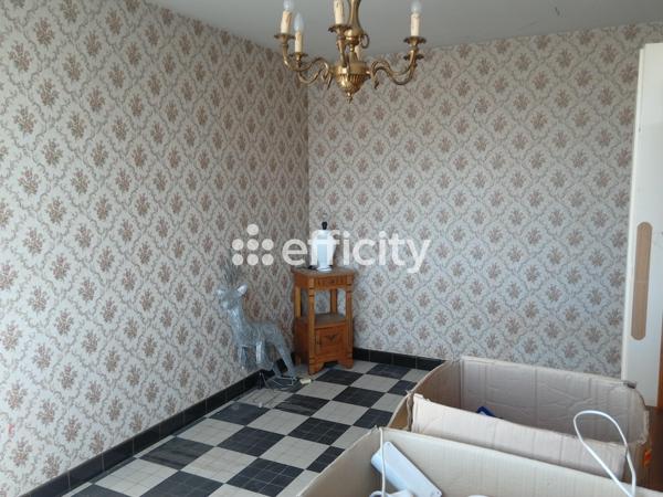 Local Commercial 7 pièces - 2200 m²