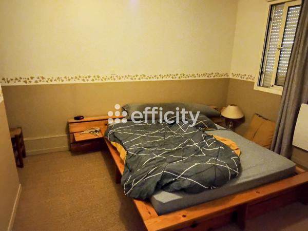 Local Commercial 7 pièces - 2200 m²