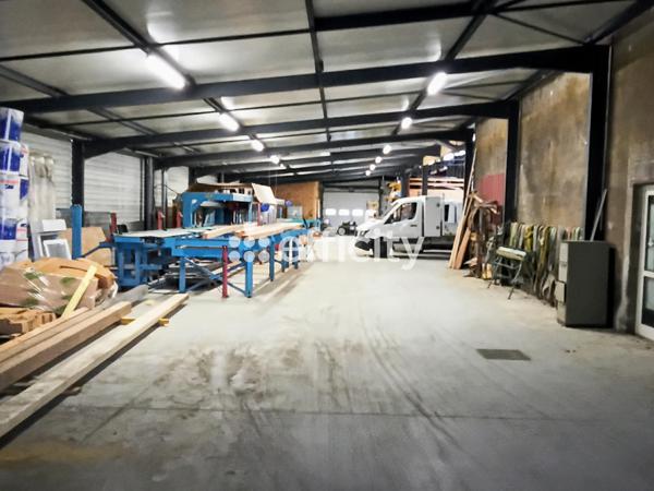 Local Commercial 7 pièces - 2200 m²