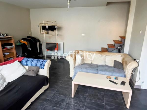 Local Commercial 7 pièces - 2200 m²