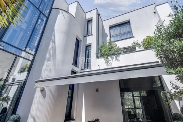 Hôtel particulier aux portes de Paris Hauts-de-Seine (92)-420m2.