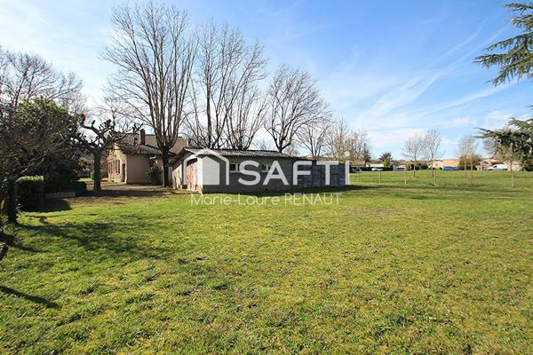 Maison de maçon - 3 chambres - 1 bureau - 2 garages - Terrain 2300m²