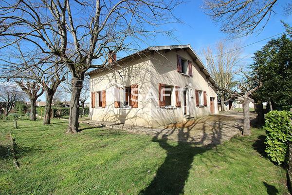 Maison de maçon - 3 chambres - 1 bureau - 2 garages - Terrain 2300m²