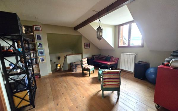 Maison à vendre    5 pièces • 144,85 m2 Crozet