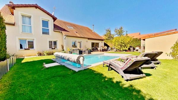 Maison moderne 236 m² – Piscine chauffée – Suite parentale – AUGNY